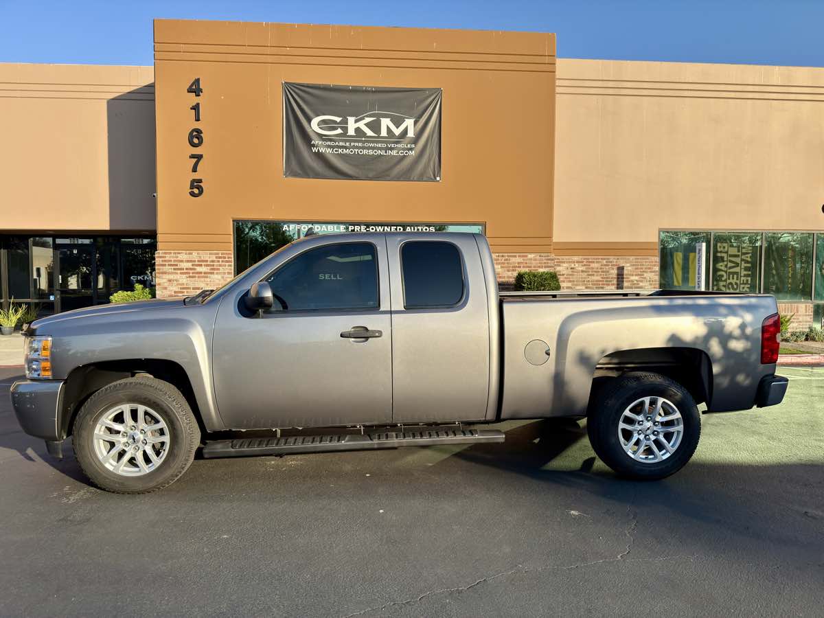 2008 Chevrolet Silverado 1500 Work Truck photo 3