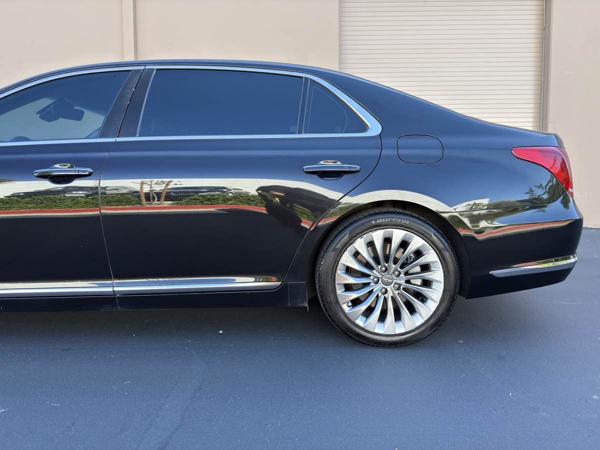 2018 Genesis G90 3.3T Premium photo 23