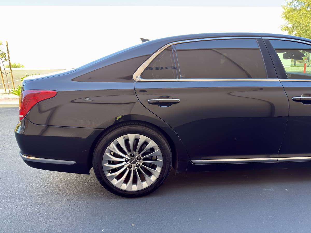 2018 Genesis G90 3.3T Premium photo 24