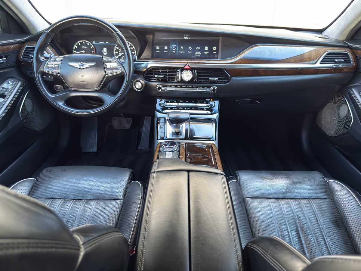 2018 Genesis G90 3.3T Premium photo 31