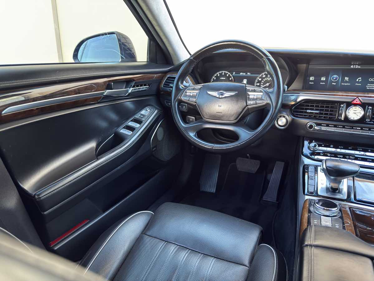2018 Genesis G90 3.3T Premium photo 32