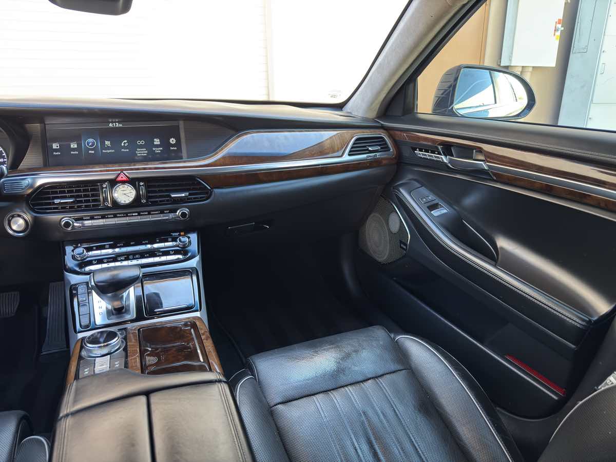 2018 Genesis G90 3.3T Premium photo 33