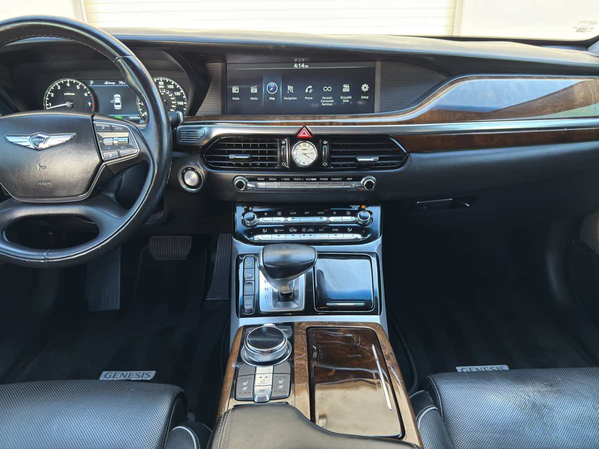 2018 Genesis G90 3.3T Premium photo 35