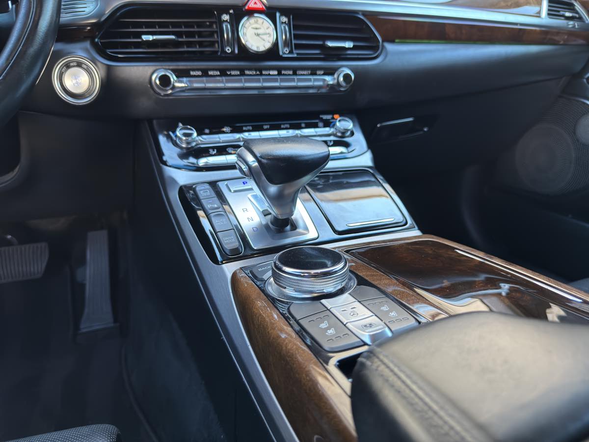 2018 Genesis G90 3.3T Premium photo 37