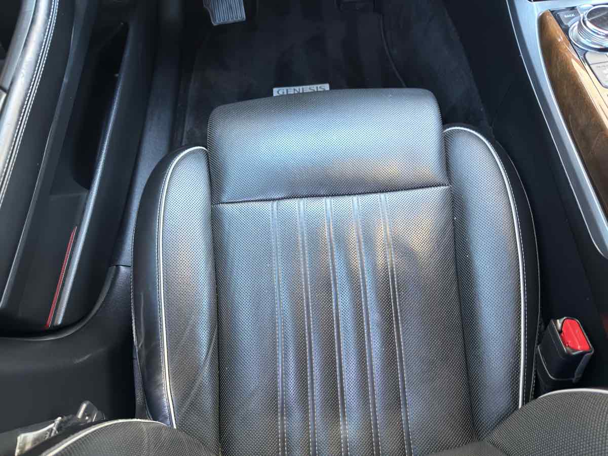 2018 Genesis G90 3.3T Premium photo 39