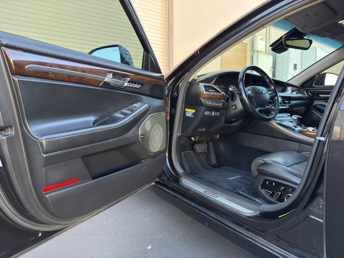 2018 Genesis G90 3.3T Premium photo 45