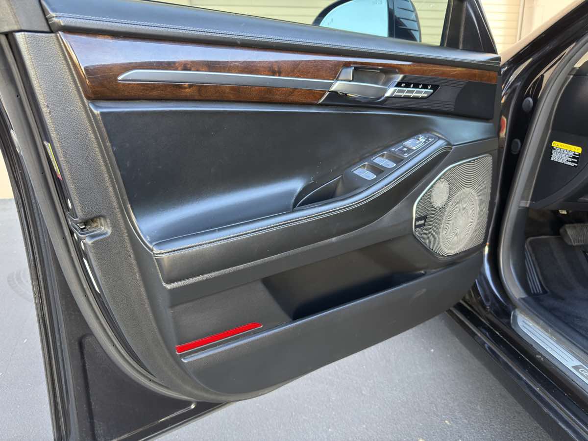 2018 Genesis G90 3.3T Premium photo 46