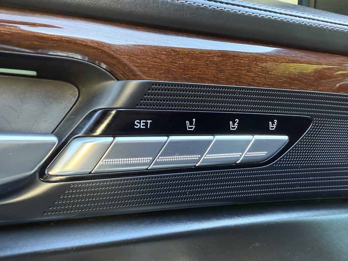 2018 Genesis G90 3.3T Premium photo 49