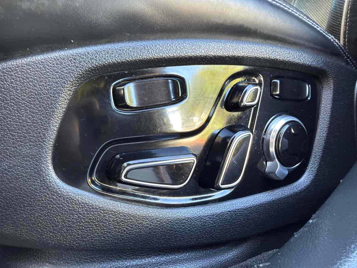 2018 Genesis G90 3.3T Premium photo 53