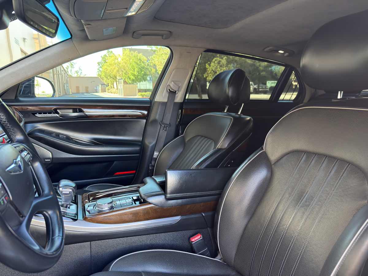 2018 Genesis G90 3.3T Premium photo 55