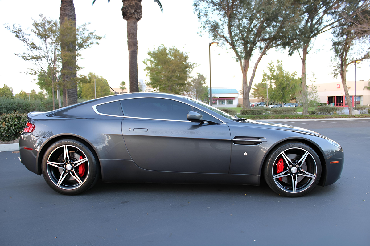 2006 Aston Martin Vantage photo 32