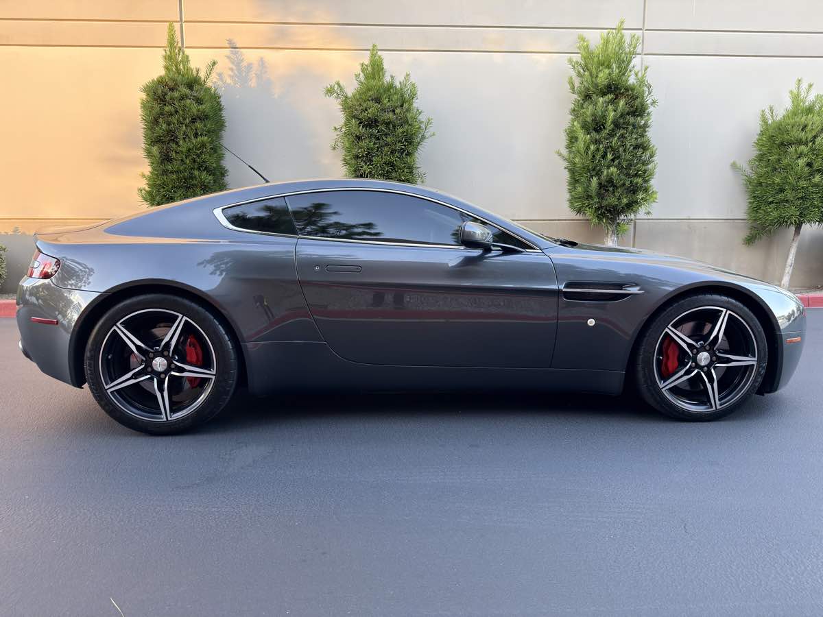 2006 Aston Martin Vantage photo 11