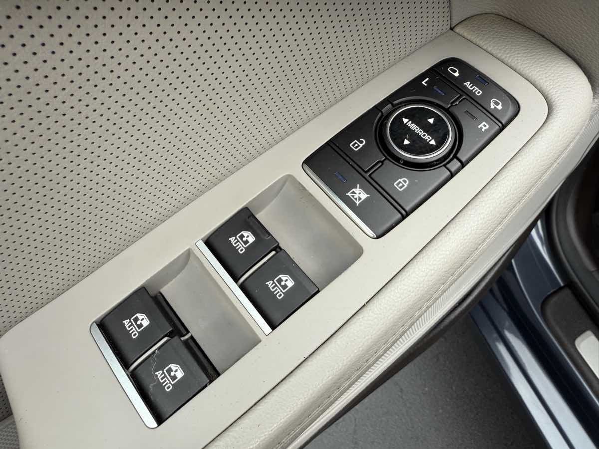 2017 Genesis G80 Premium 3.8 5.0 Ultimate photo 31