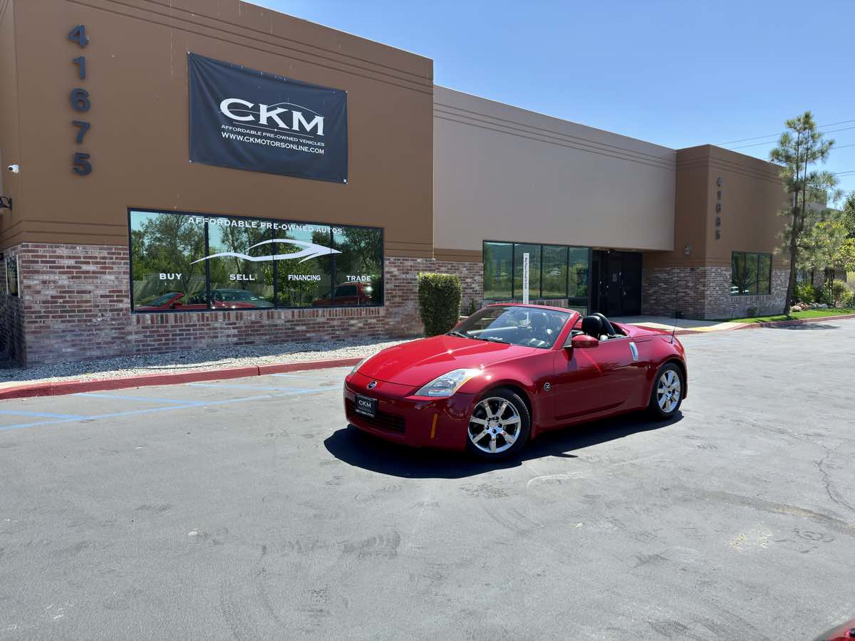 2005 Nissan 350Z Touring photo 3