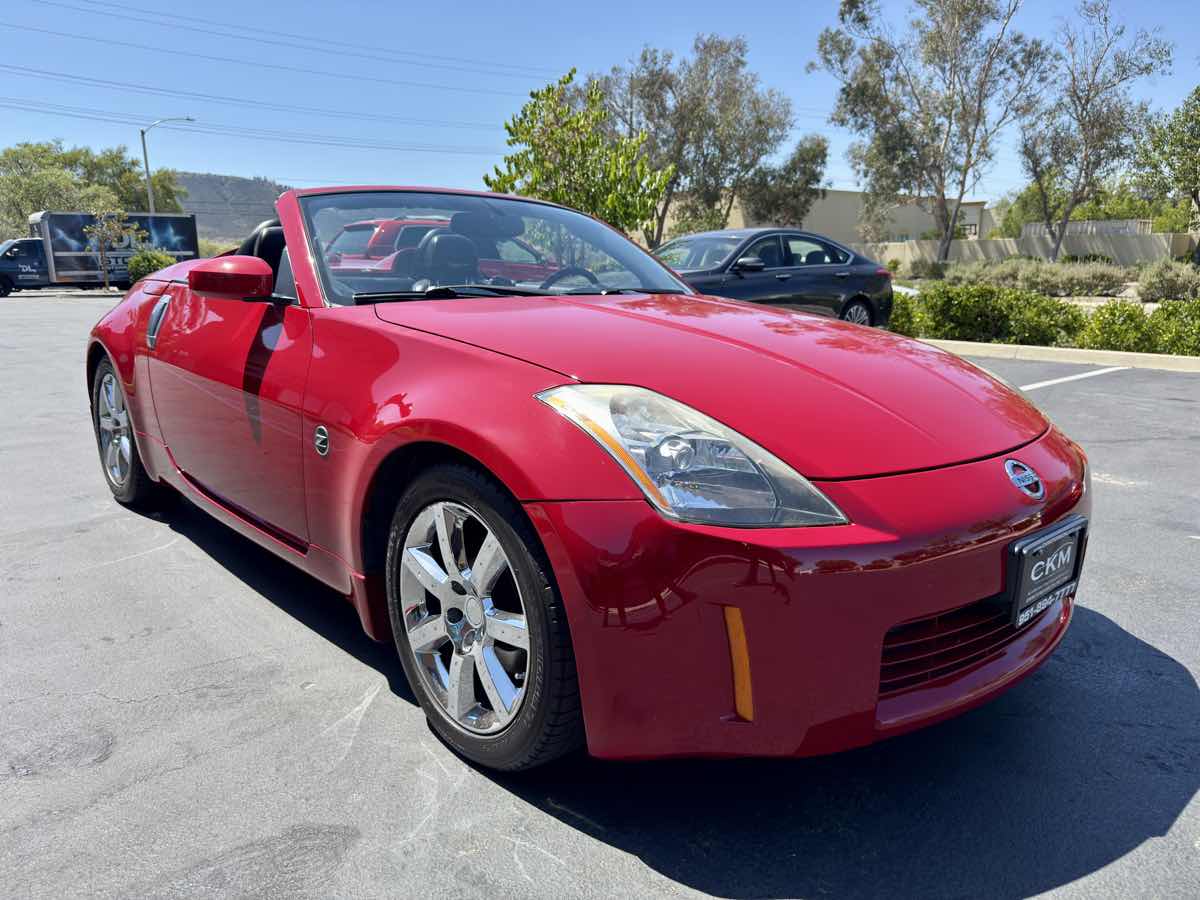 2005 Nissan 350Z Touring photo 9