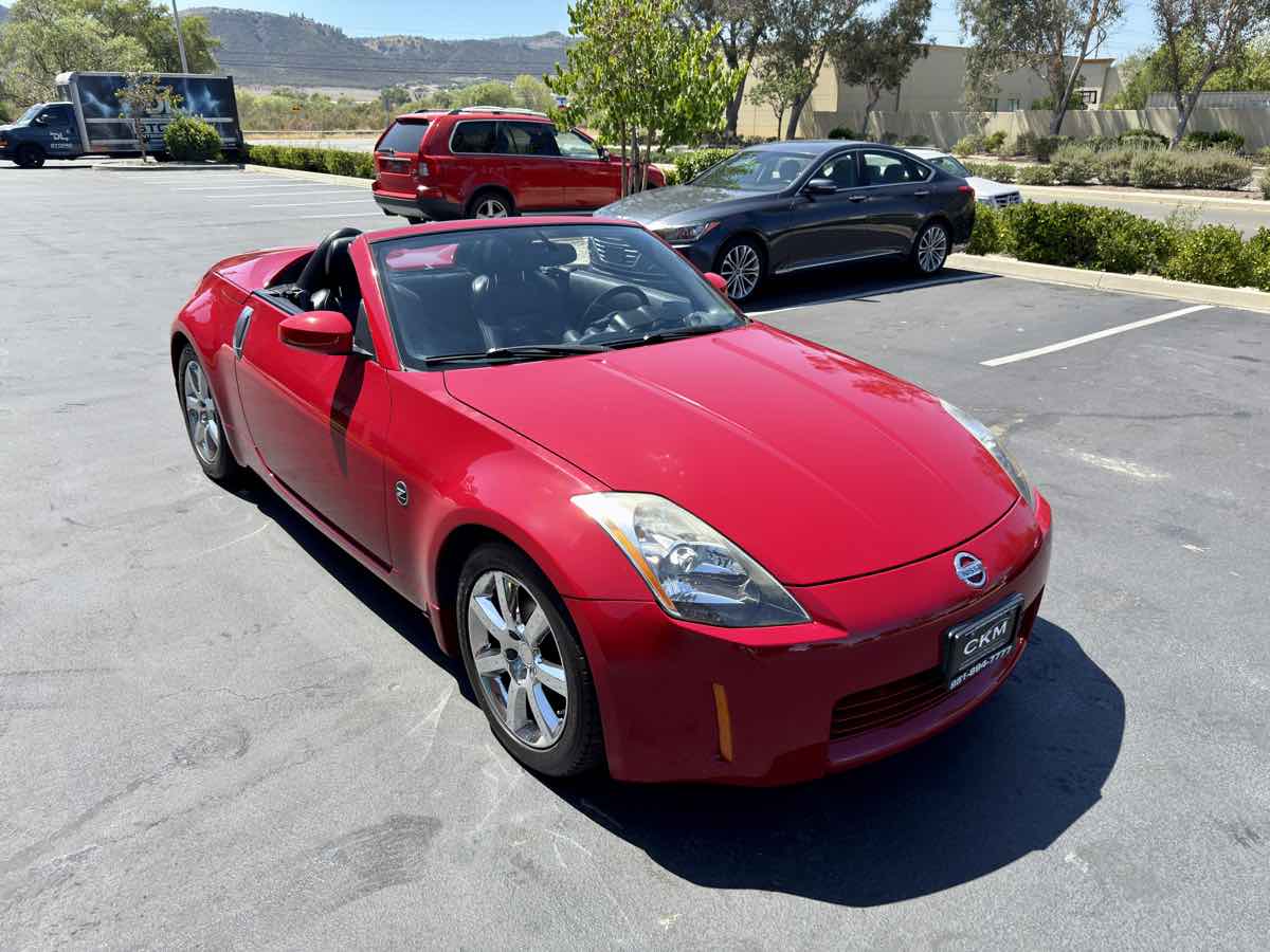 2005 Nissan 350Z Touring photo 10