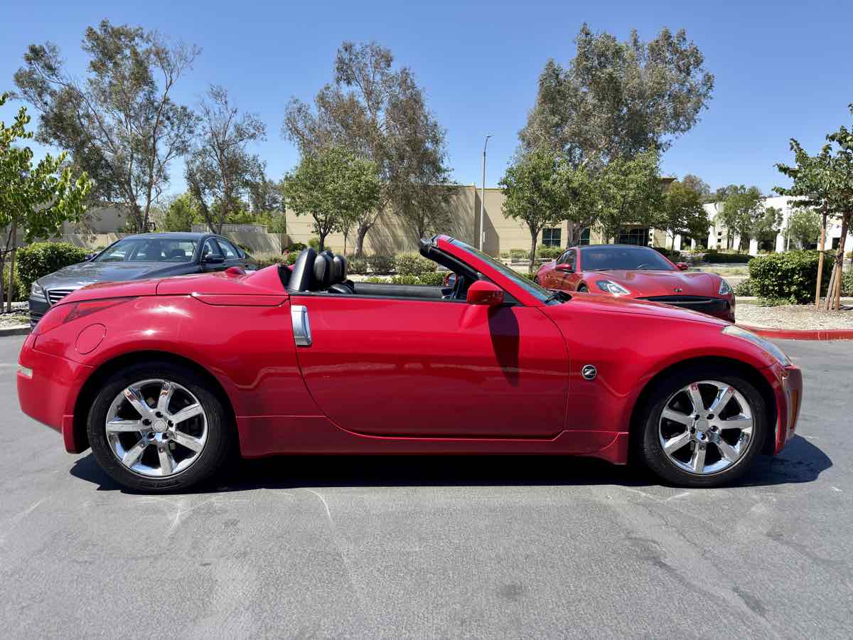 2005 Nissan 350Z Touring photo 11
