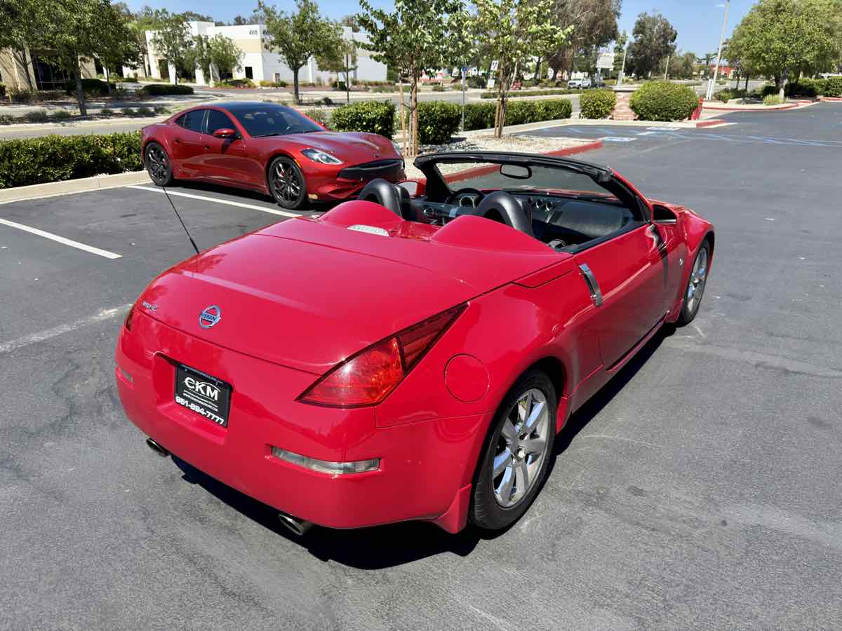 2005 Nissan 350Z Touring photo 13