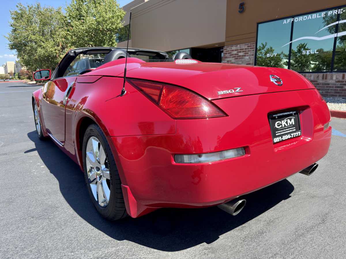 2005 Nissan 350Z Touring photo 16