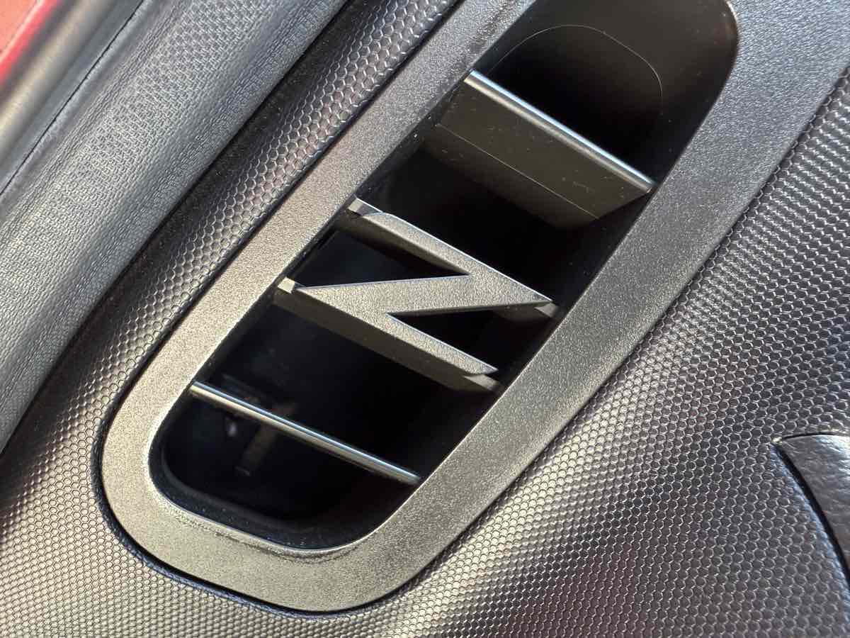2005 Nissan 350Z Touring photo 27