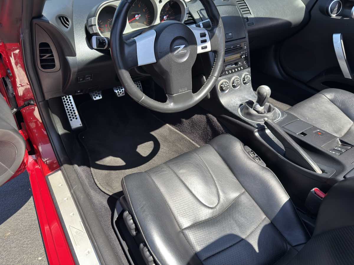 2005 Nissan 350Z Touring photo 31