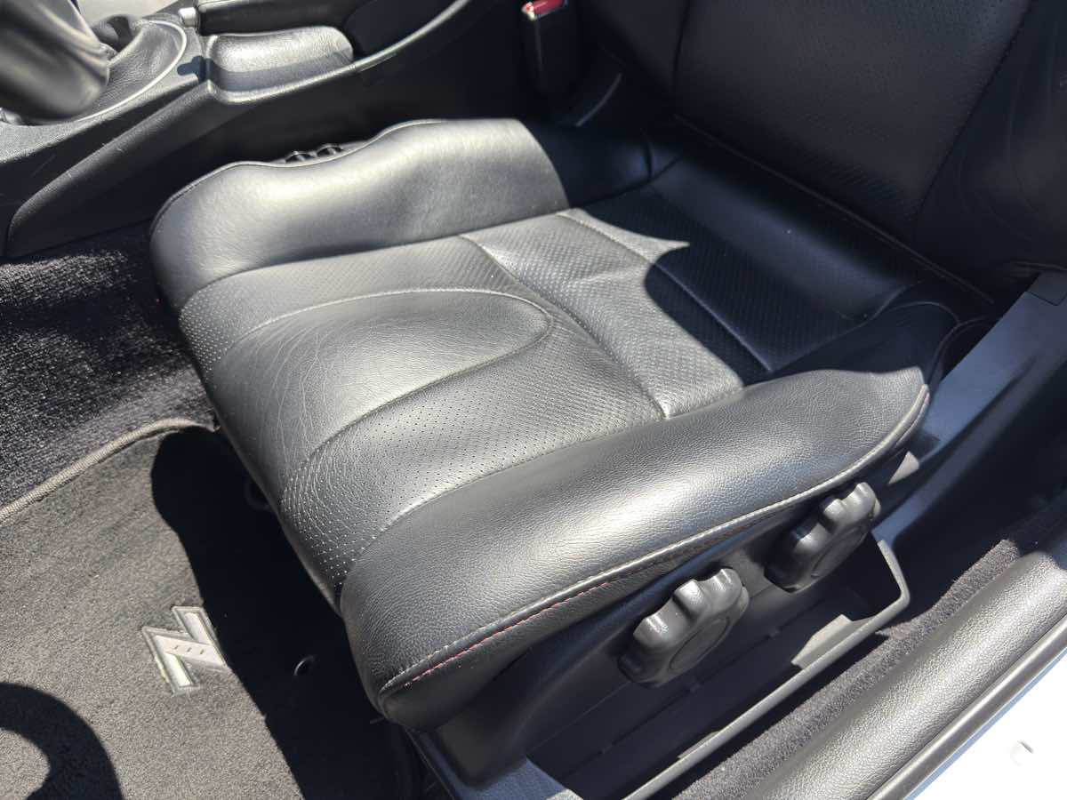 2005 Nissan 350Z Touring photo 32