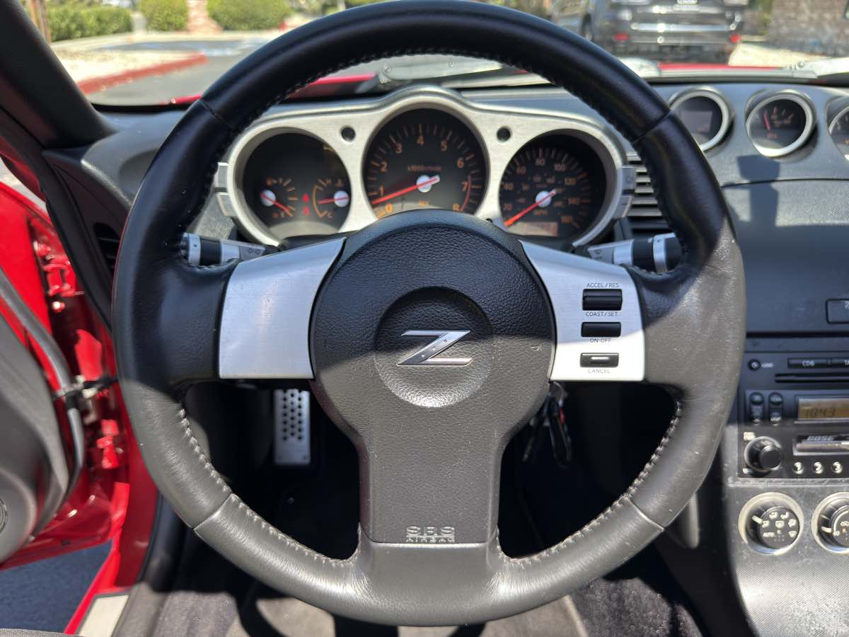 2005 Nissan 350Z Touring photo 34