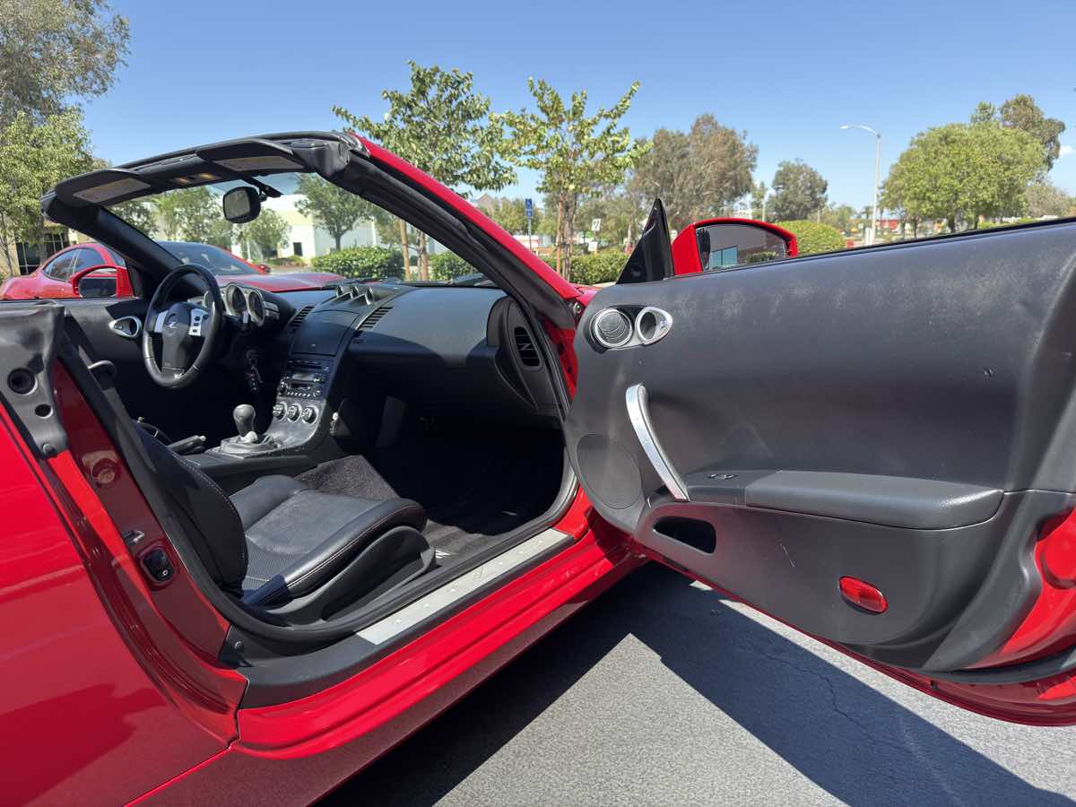 2005 Nissan 350Z Touring photo 37