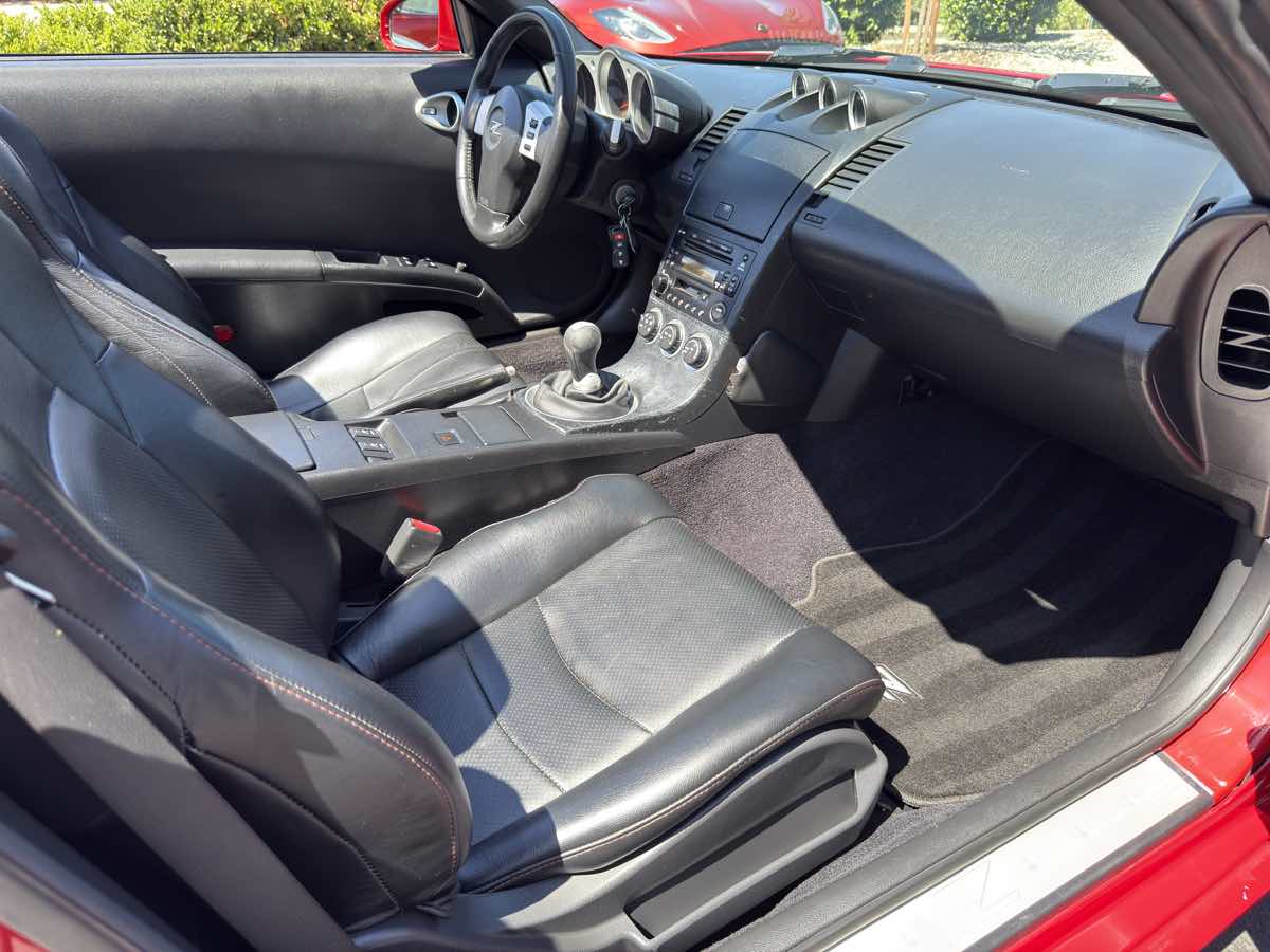 2005 Nissan 350Z Touring photo 38