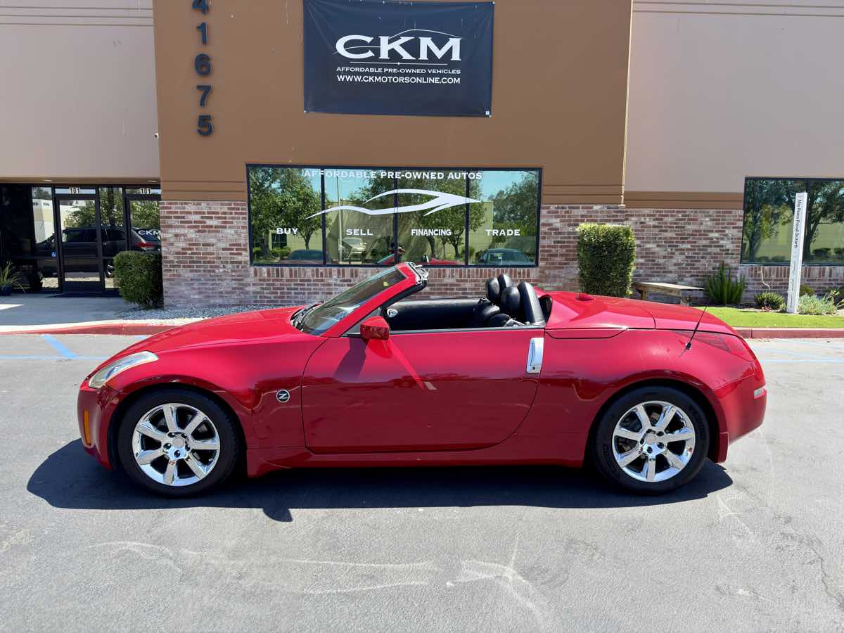 2005 Nissan 350Z Touring photo 4