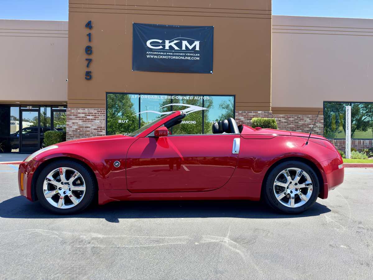 2005 Nissan 350Z Touring photo 5