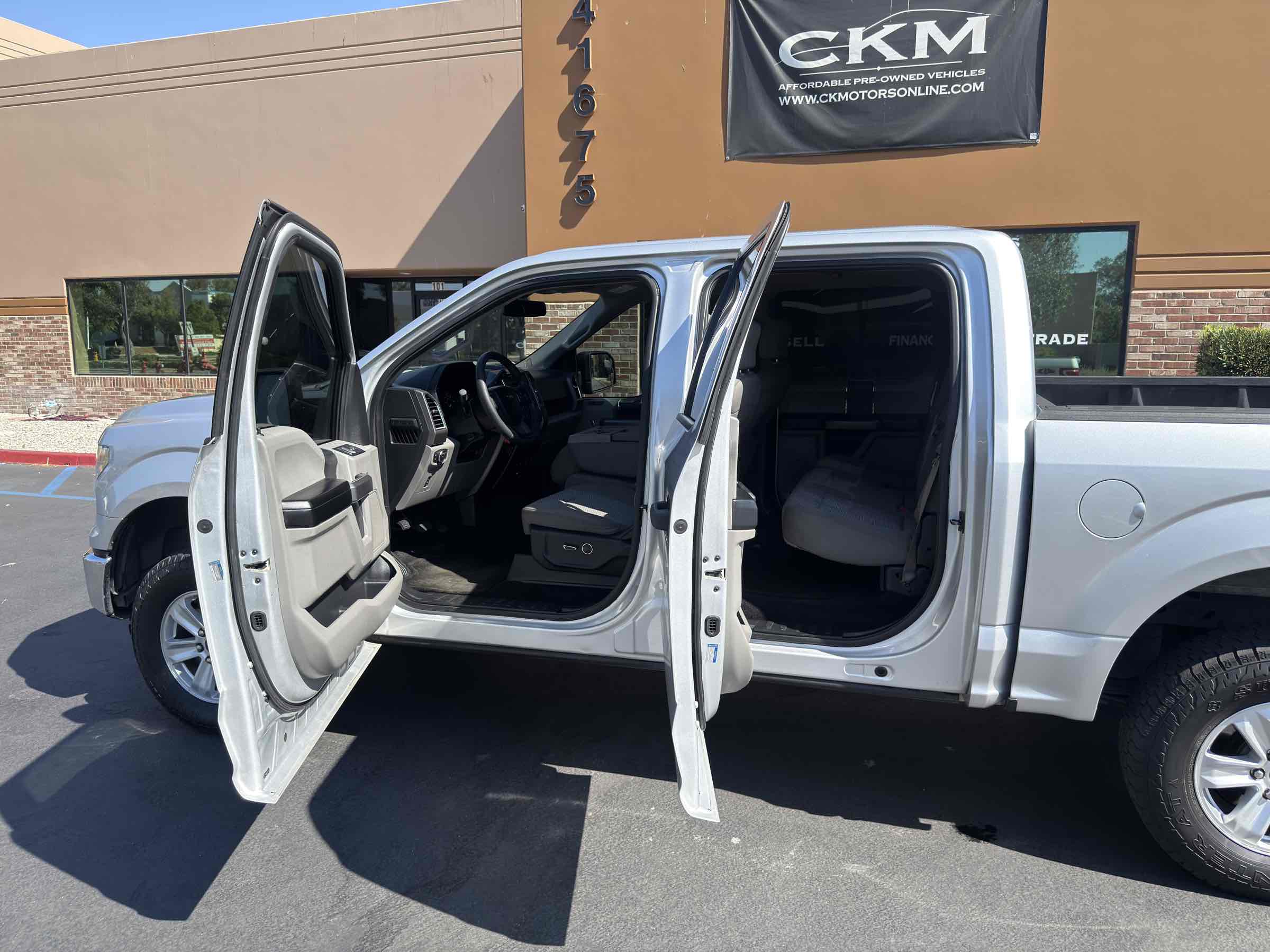 2015 Ford F-150 XLT photo 16