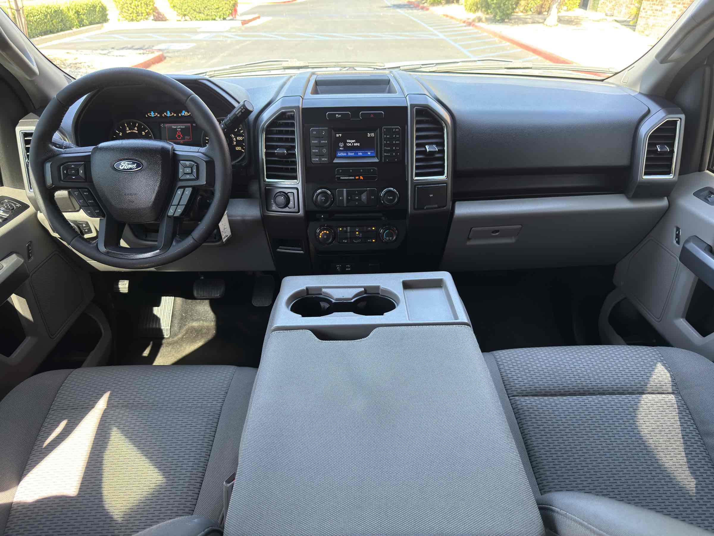2015 Ford F-150 XLT photo 17