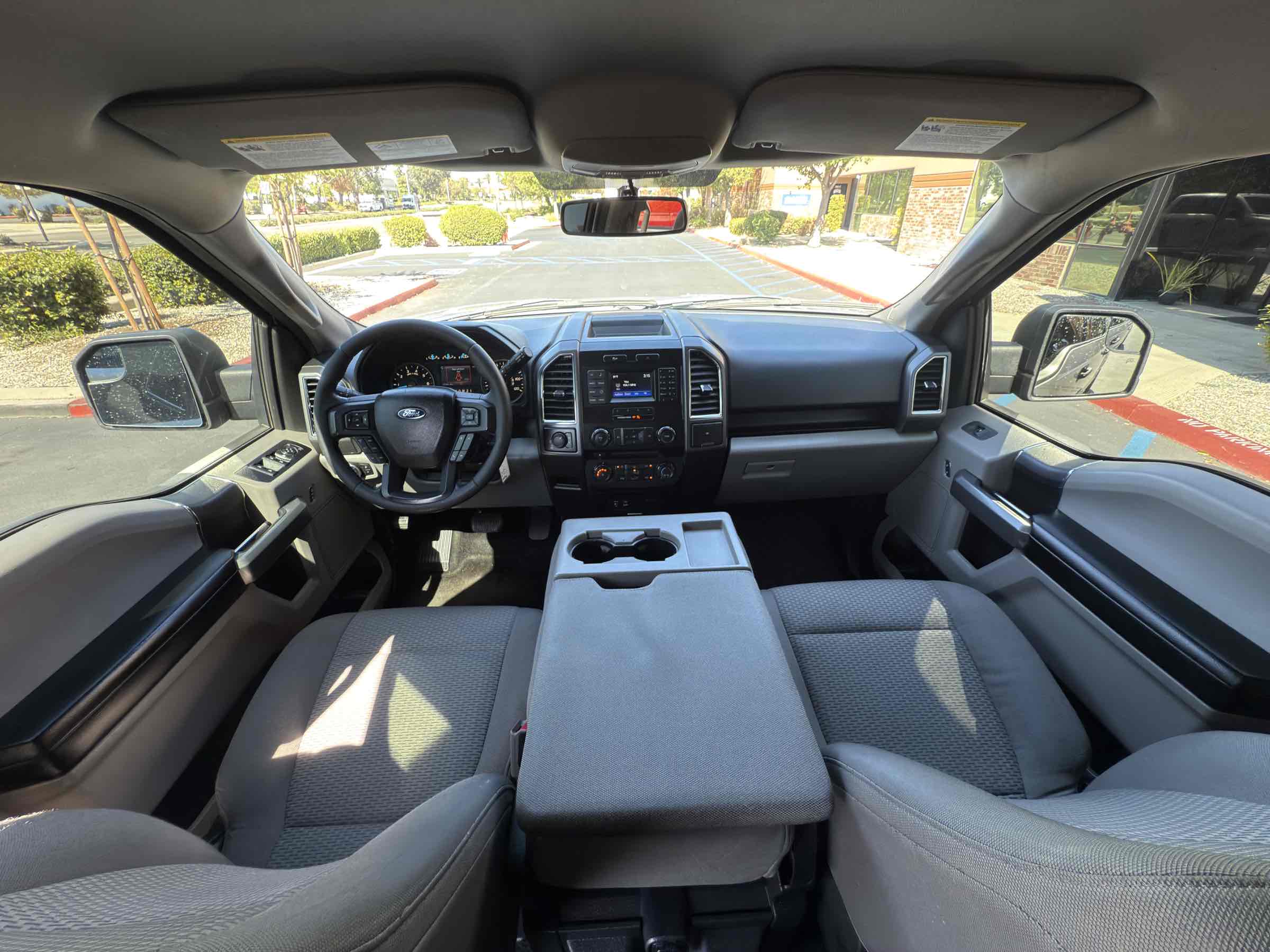 2015 Ford F-150 XLT photo 18