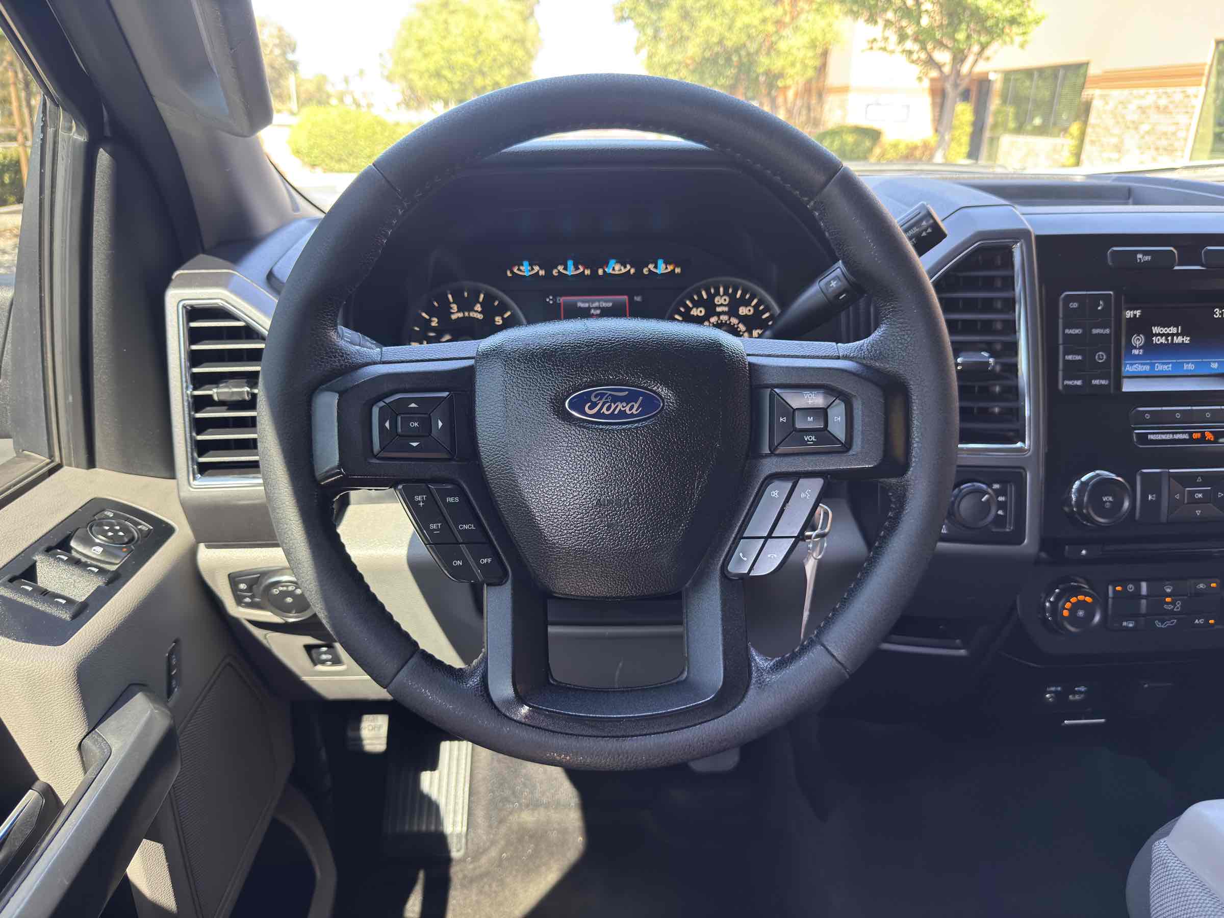 2015 Ford F-150 XLT photo 22