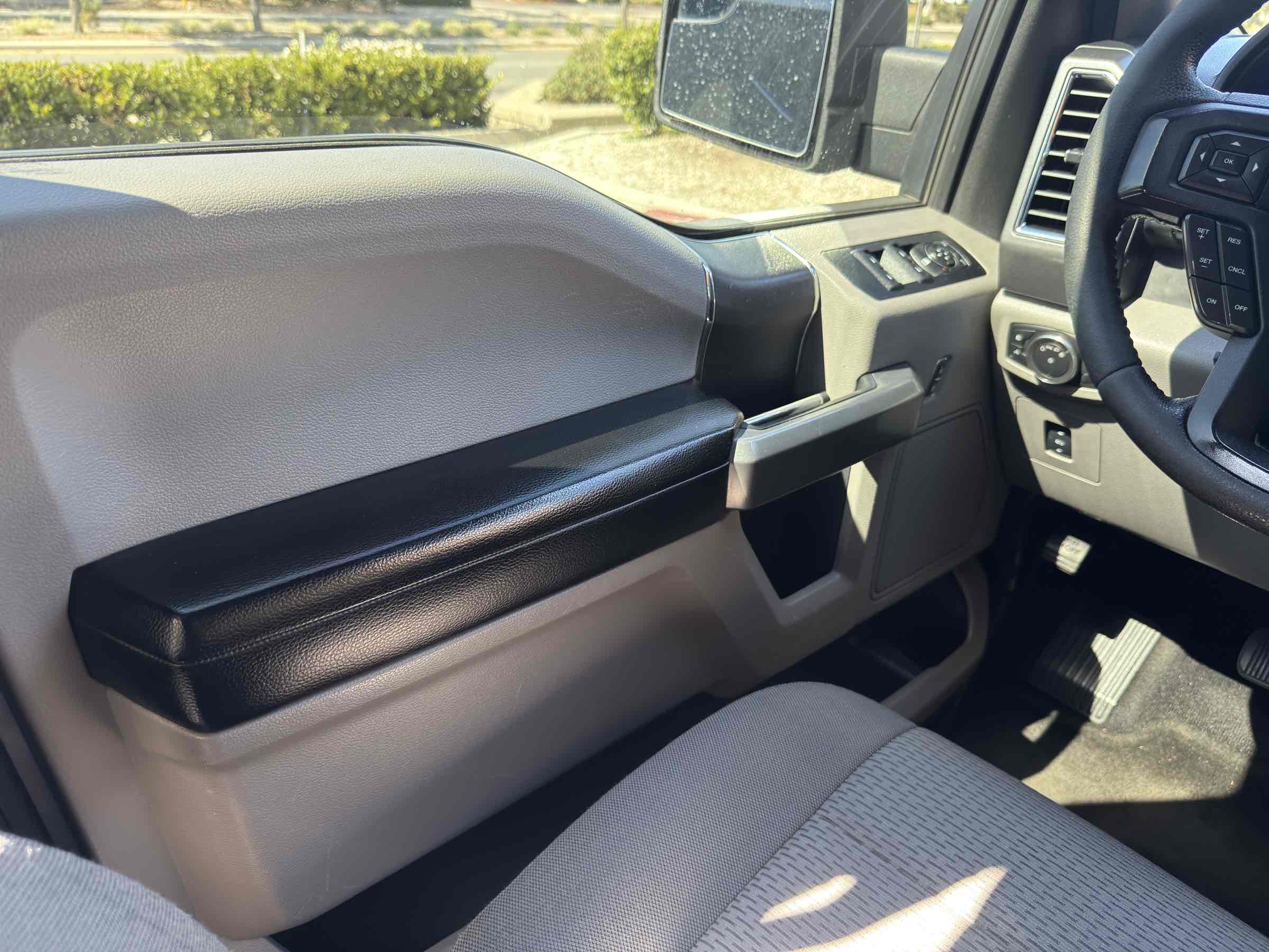 2015 Ford F-150 XLT photo 24