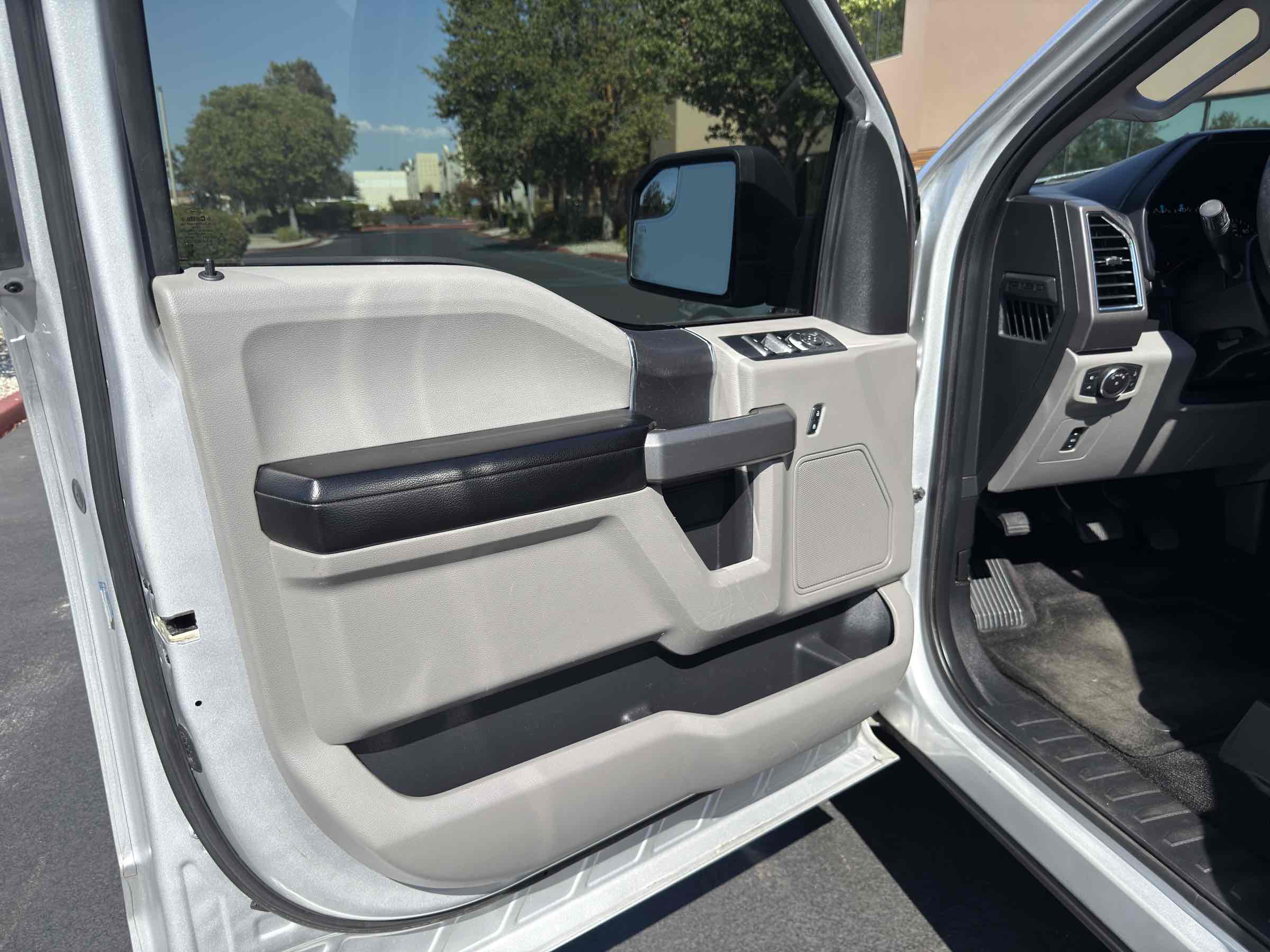 2015 Ford F-150 XLT photo 26