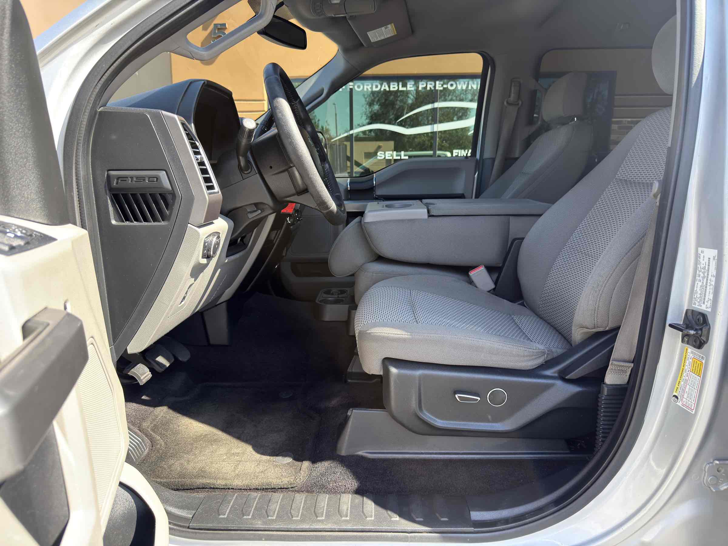 2015 Ford F-150 XLT photo 27