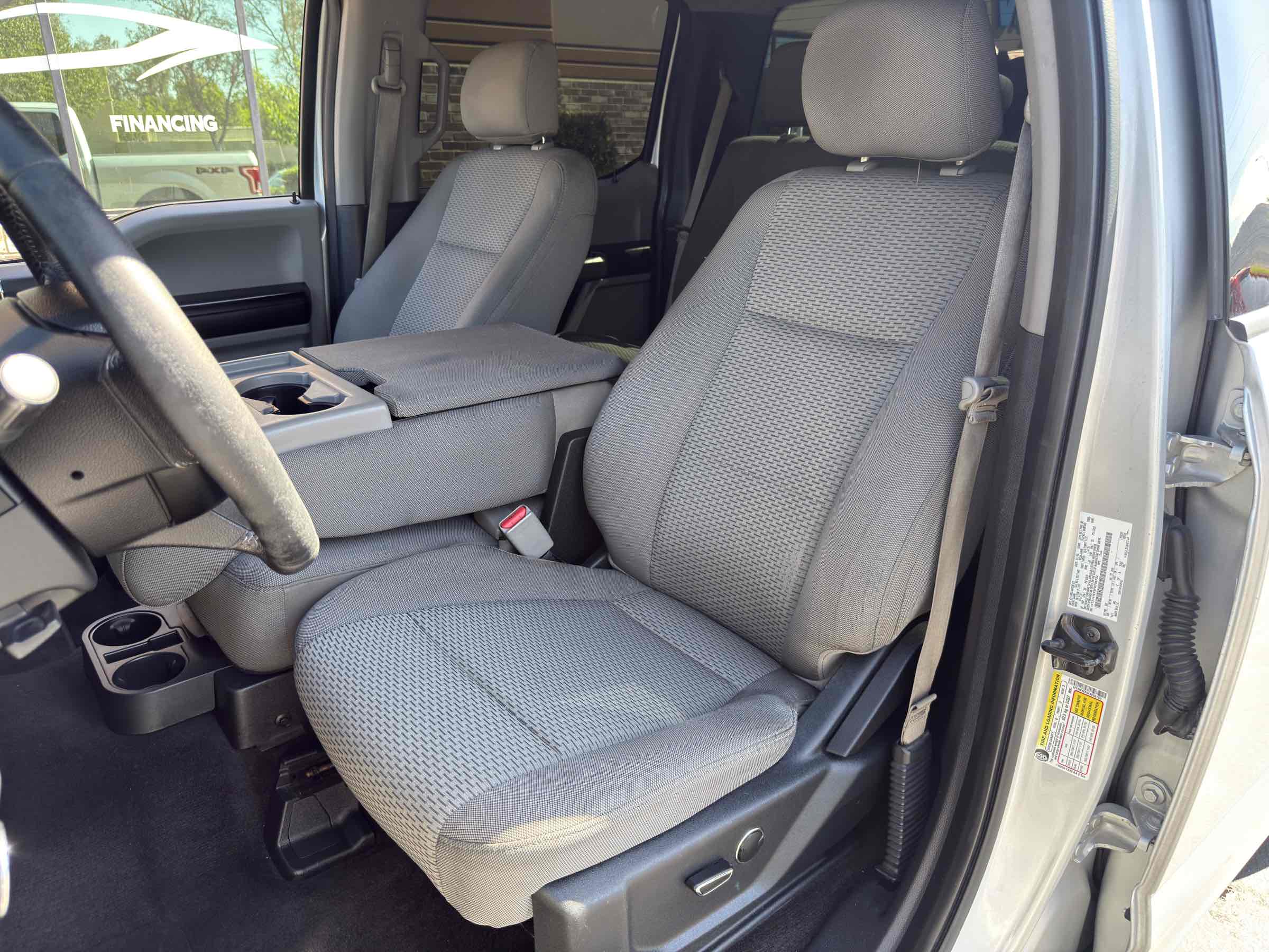 2015 Ford F-150 XLT photo 28