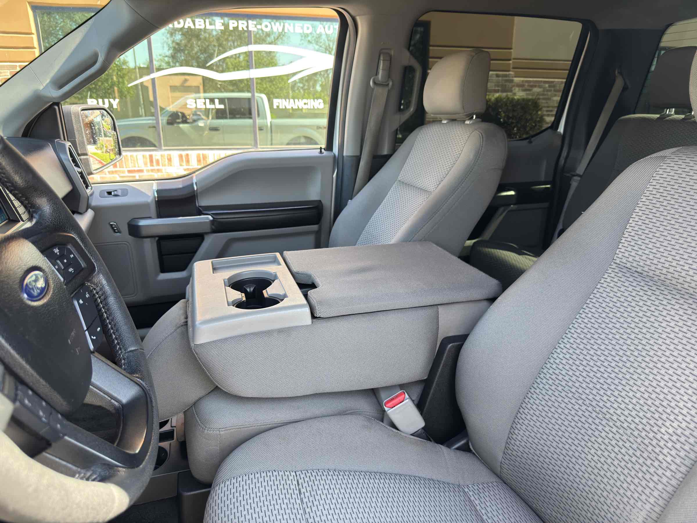 2015 Ford F-150 XLT photo 29