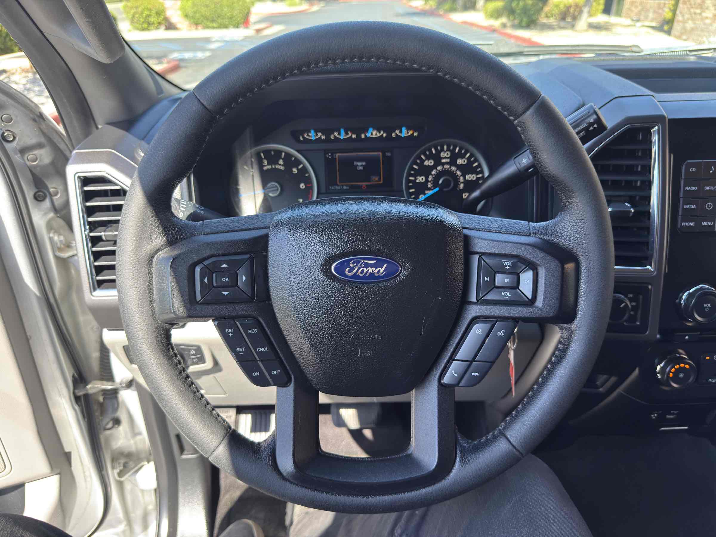 2015 Ford F-150 XLT photo 34