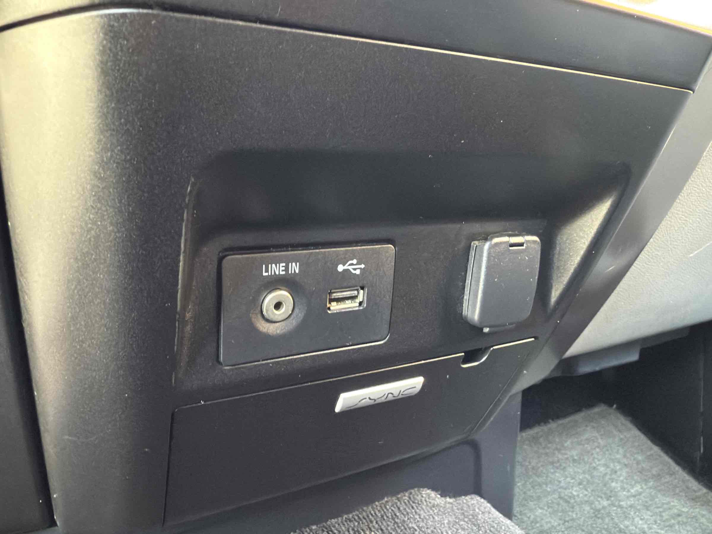 2015 Ford F-150 XLT photo 39