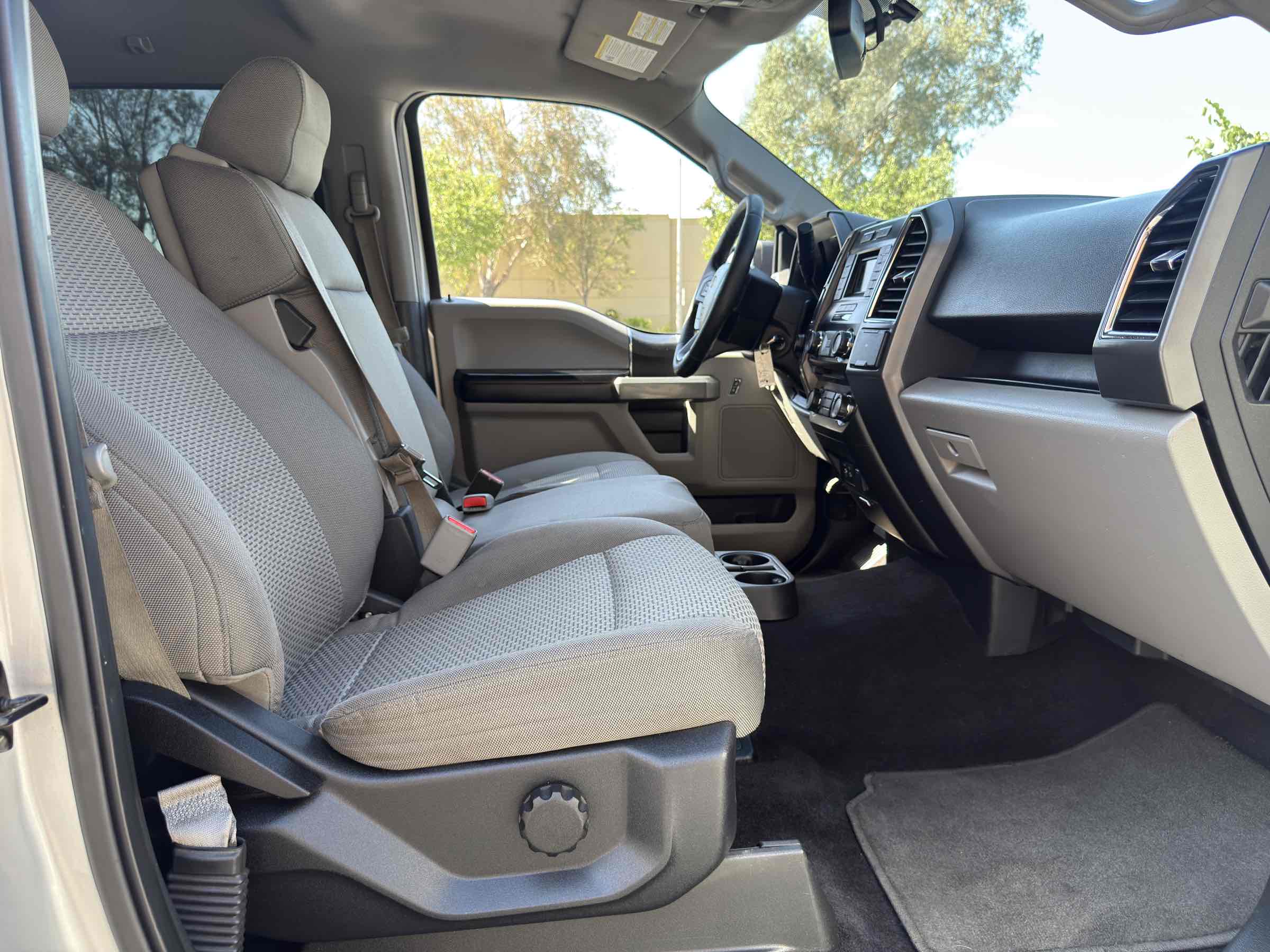 2015 Ford F-150 XLT photo 44