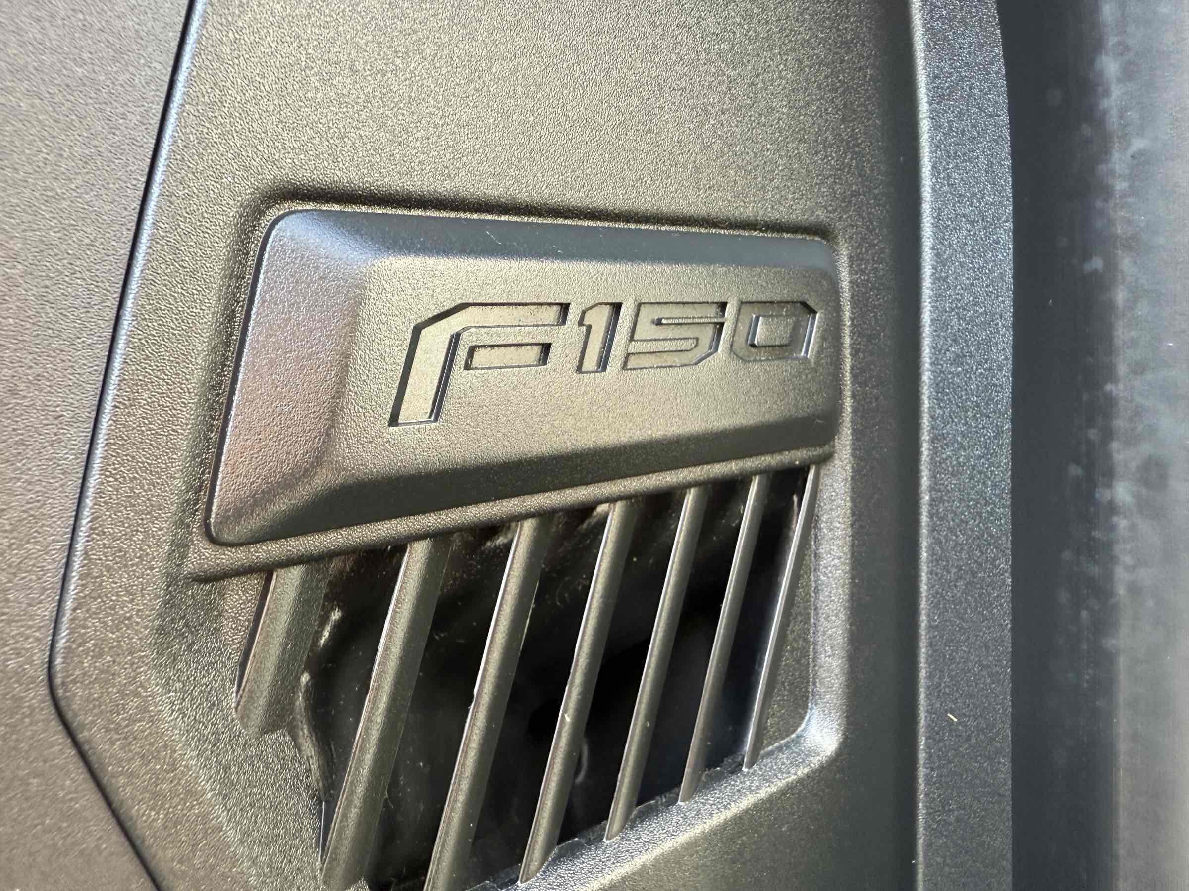 2015 Ford F-150 XLT photo 45