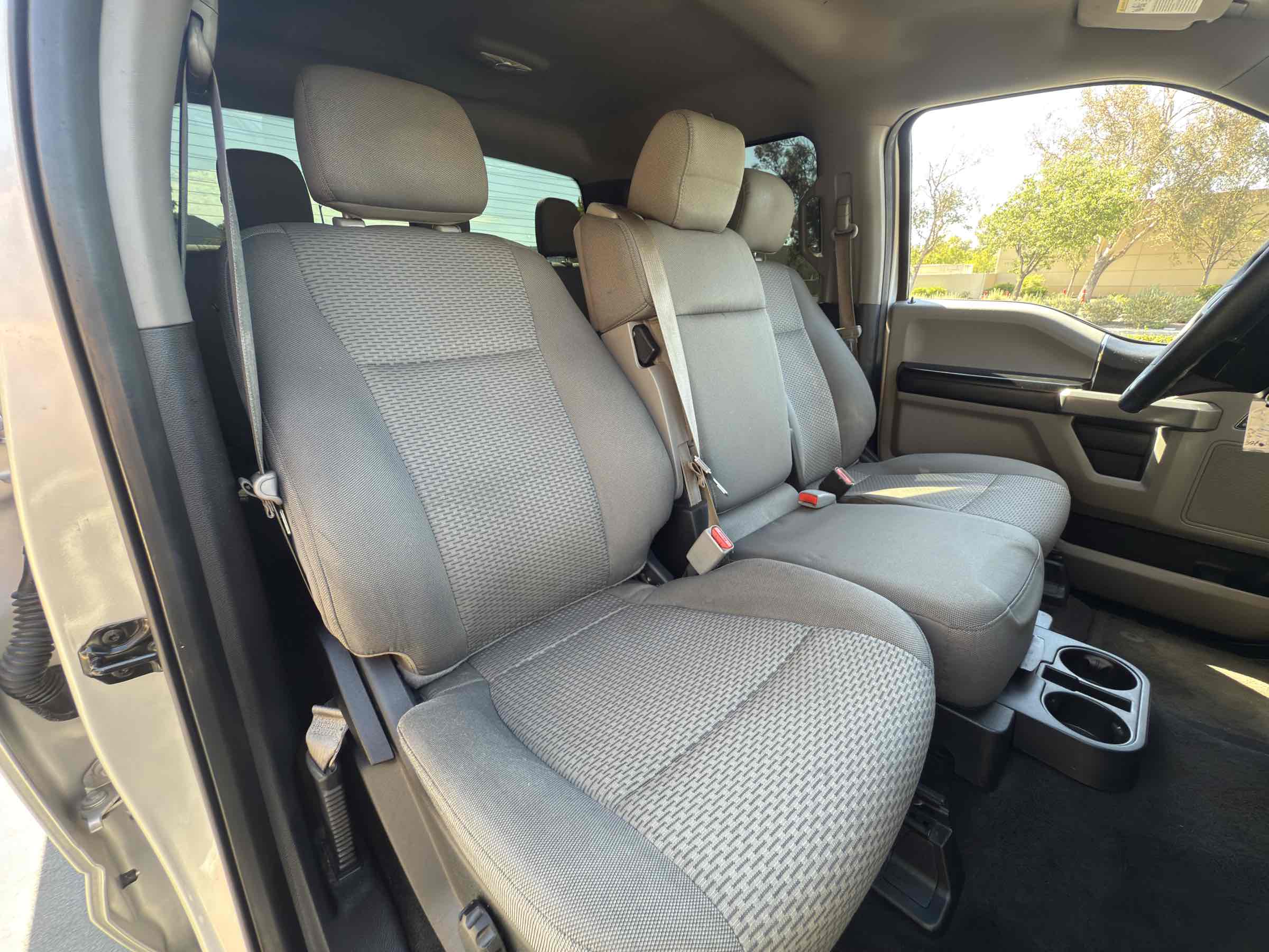2015 Ford F-150 XLT photo 48