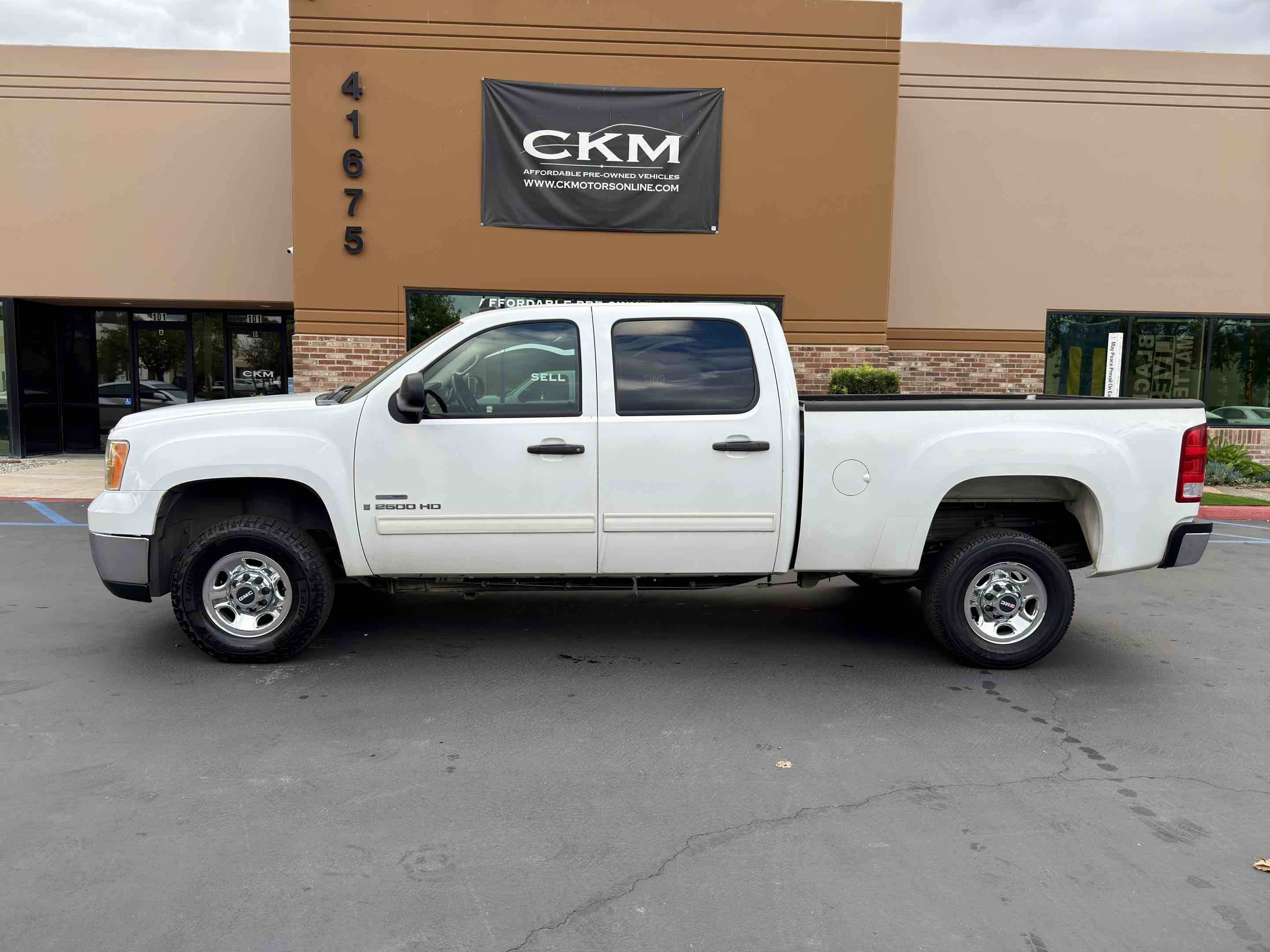 2009 Gmc Sierra SLE photo 2