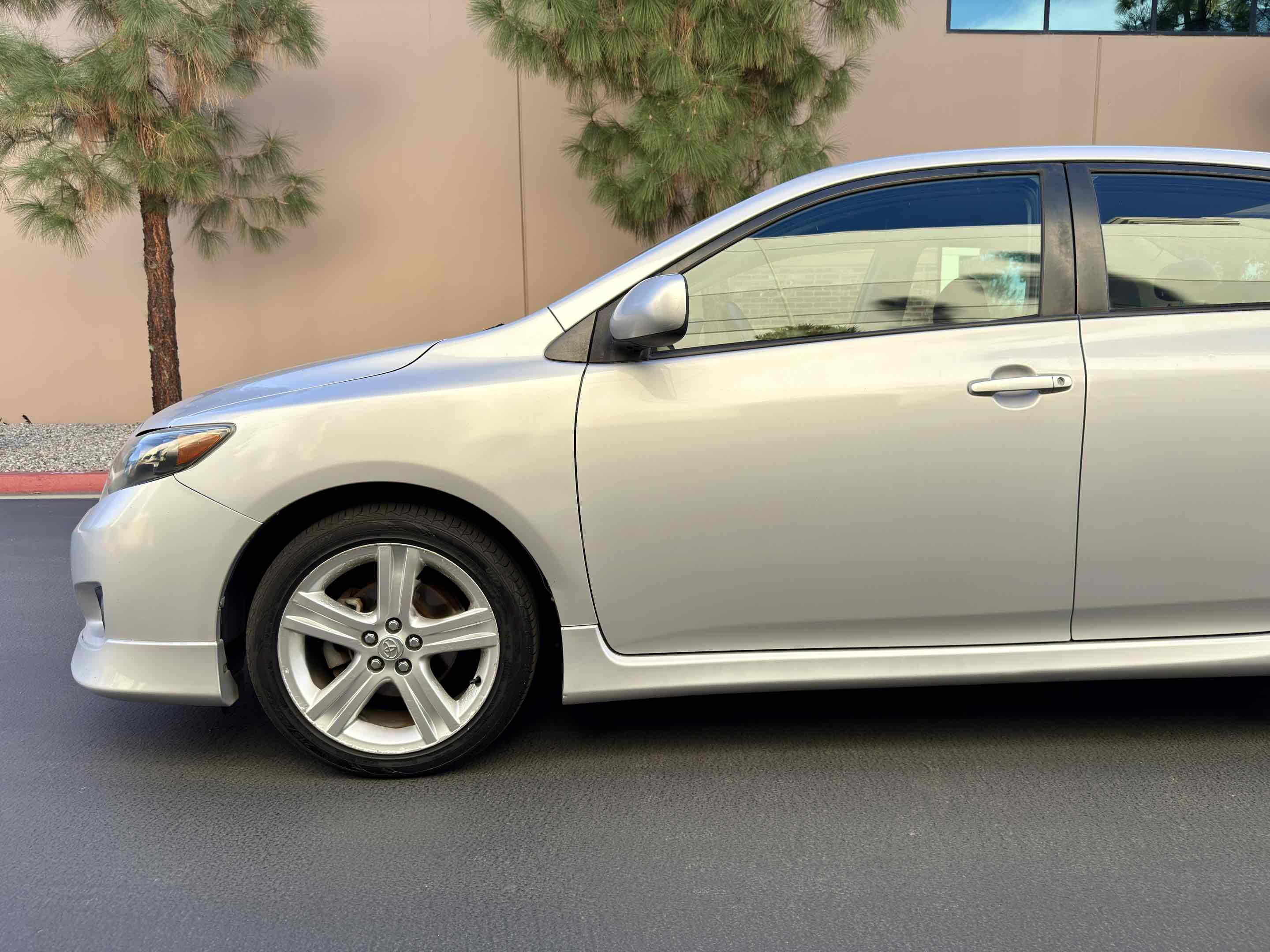 2009 Toyota Corolla XRS photo 2