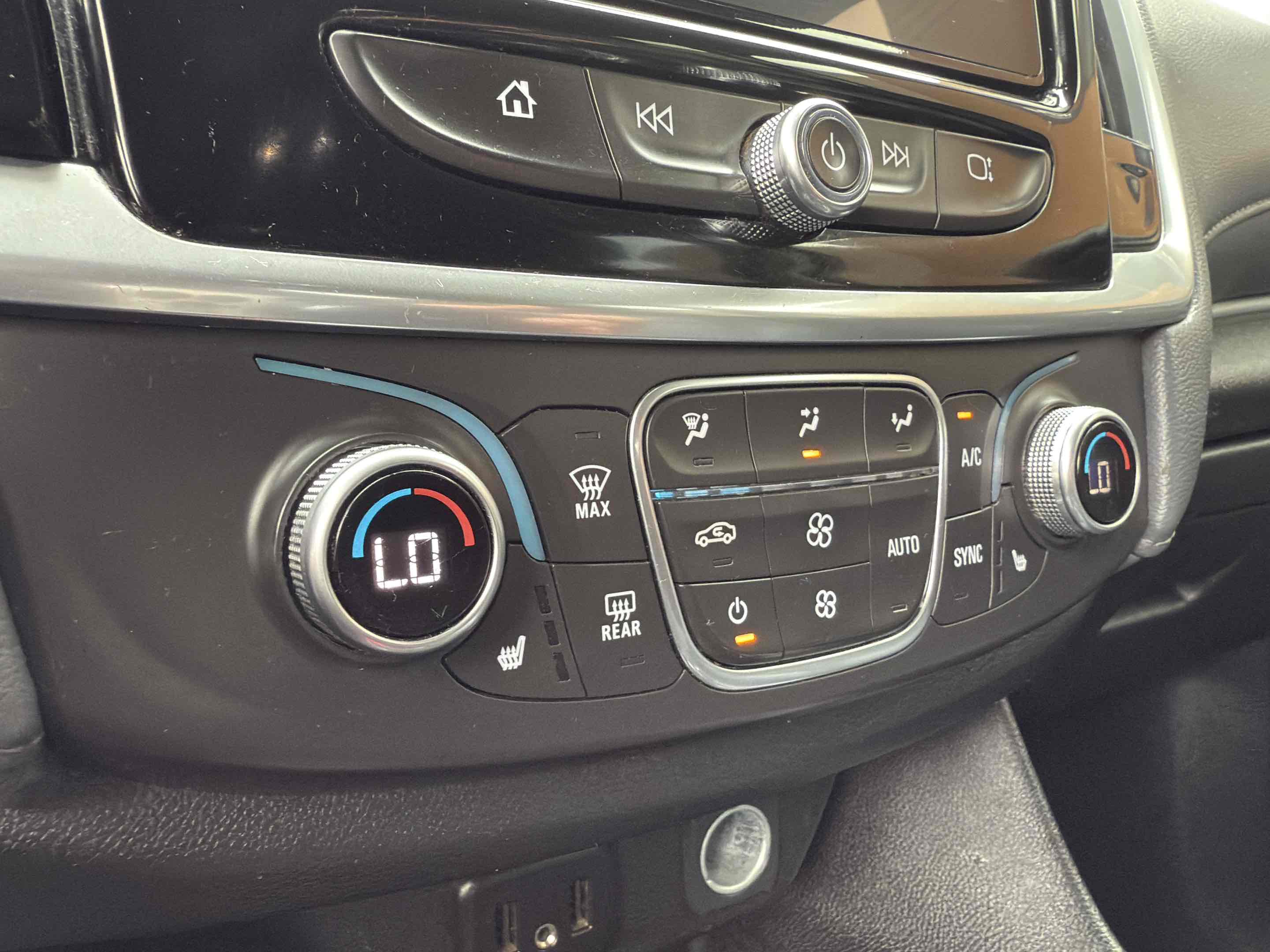 2019 Chevrolet Traverse 3LT - Photo 43