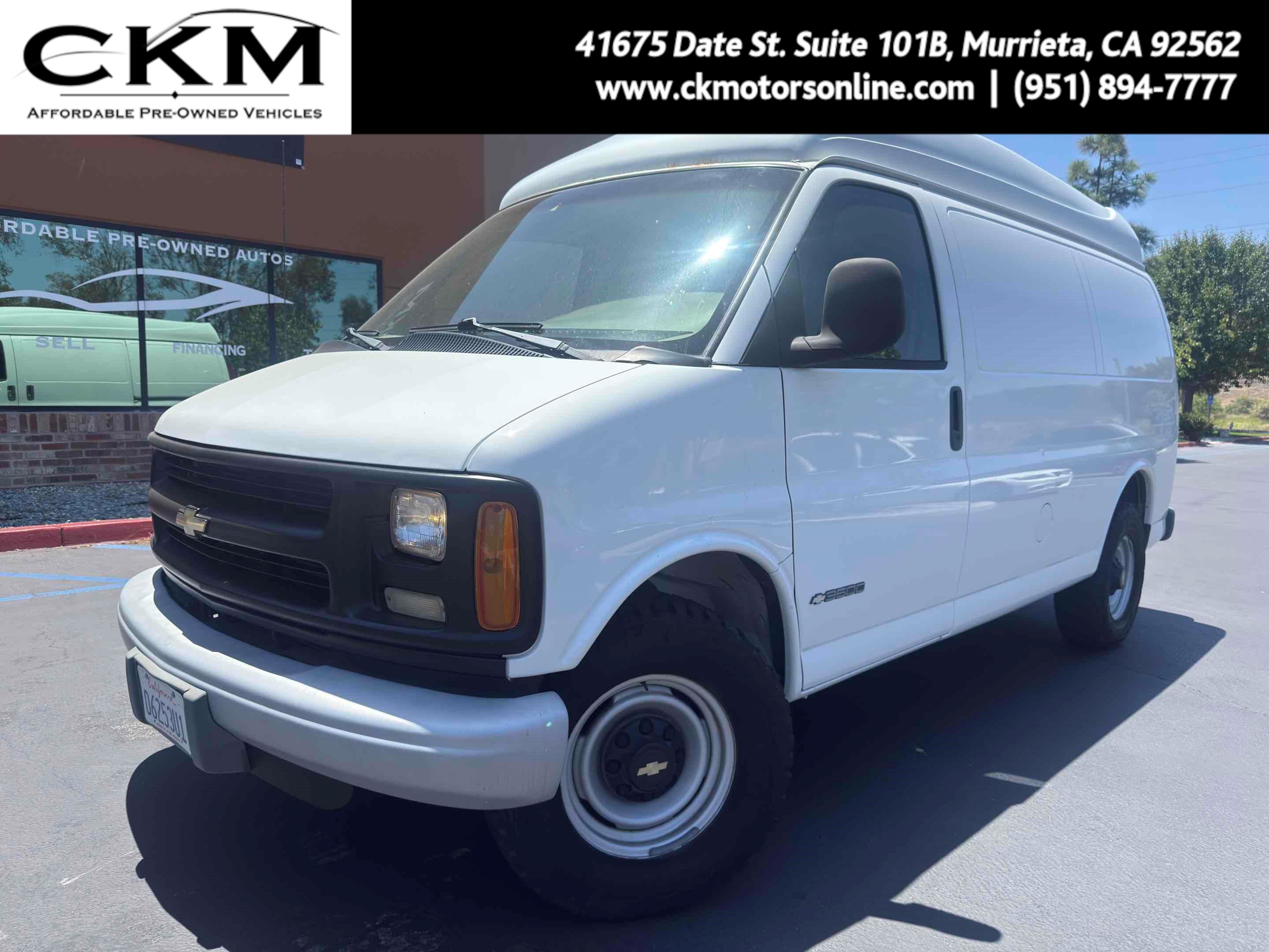 2001 Chevrolet Express 3500's photo