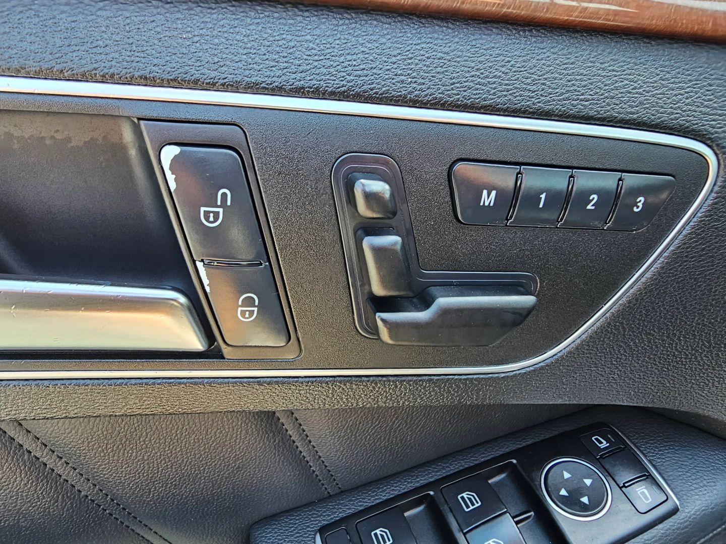 2012 Mercedes Benz E 350 photo 14